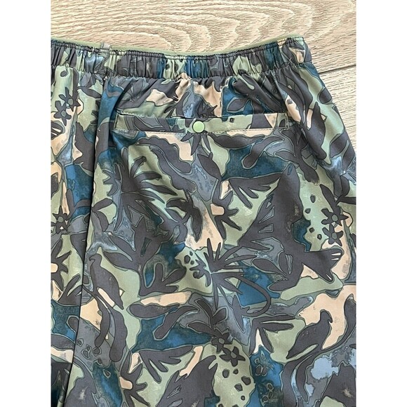 Patagonia Mens Shorts Size Small Multi Trails Running Hiking Green NWT - Picture 8 of 8